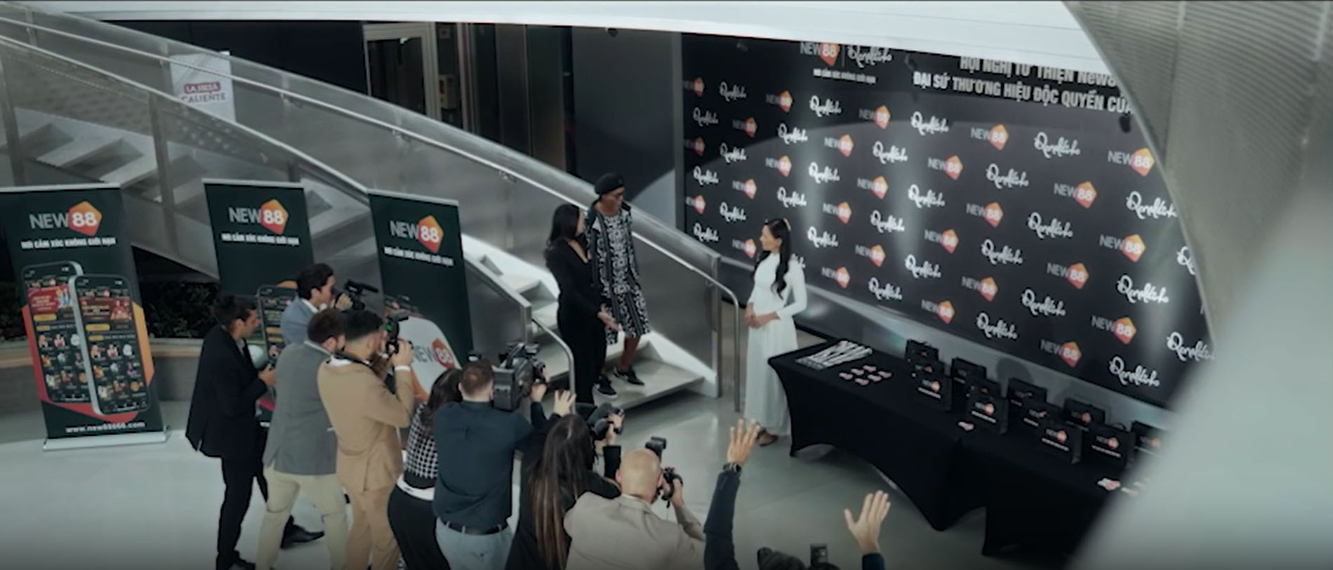 Sự kiện hợp tác giữa Ronaldinho và New88 thu hút sự chú ý của giới truyền thông